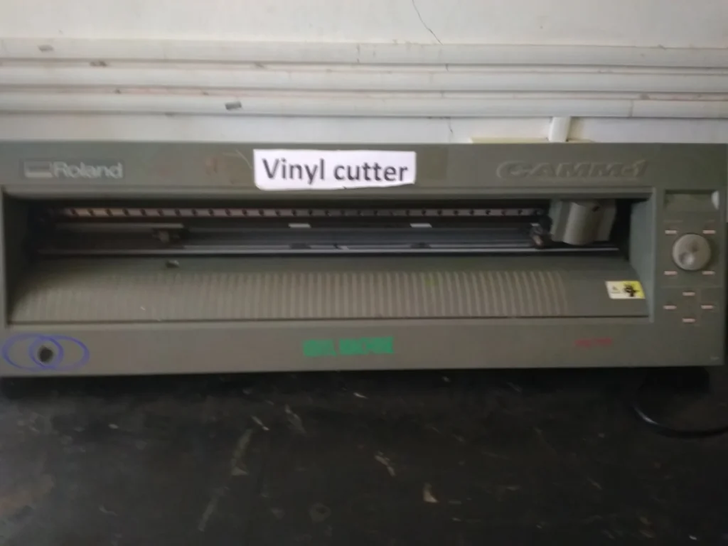 Plotter de recorte usado para cortar vinil adesivo
